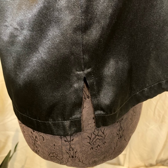 Vintage 1990s Jones NY Satin Sleeveless Blouse w/ Mandarin Collar & Toggle Clasp - Picture 6 of 10